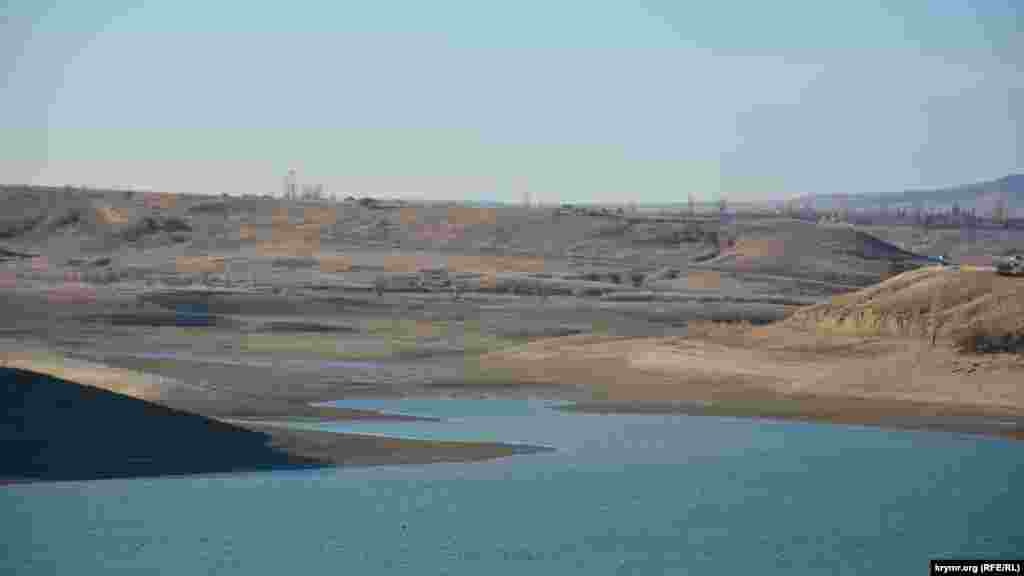 Екосистемам водойм завдано збитків. На дні Білогірського водосховища спостерігали скупчення тисяч мушель від вимерлих прісноводних молюсків, які колись рясно населяли водойму і очищали його воду. Загибель молюсків сталася внаслідок рекордного зниження рівня води у водосховищі після 2015 року. Верхів'я Білогірського водосховища повністю висохли ще в вересні
