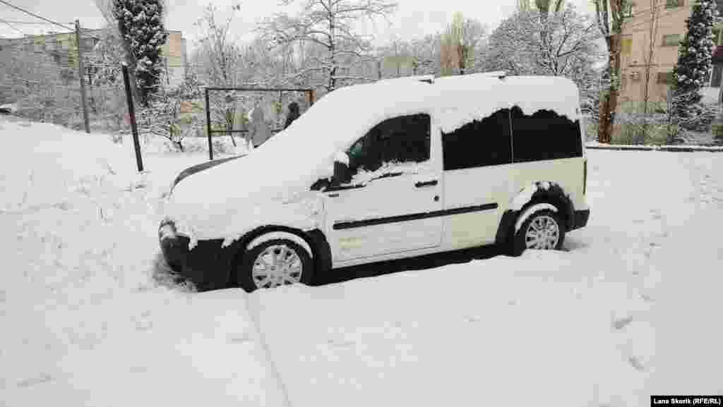 Автомобиль в «снежной шапке»