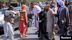 ارشیف: په کابل کې له معترضو مېرمنو سره د طالبانو د چلند یو انځور