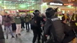 Россияне протестуют против мобилизации: задержаны сотни человек (видео) Россияне протестуют против мобилизации: задержаны сотни человек (видео)