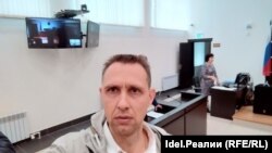 Алексей Соловьёв перед сеансом видеосвязи с Лефортовским райсудом Москвы