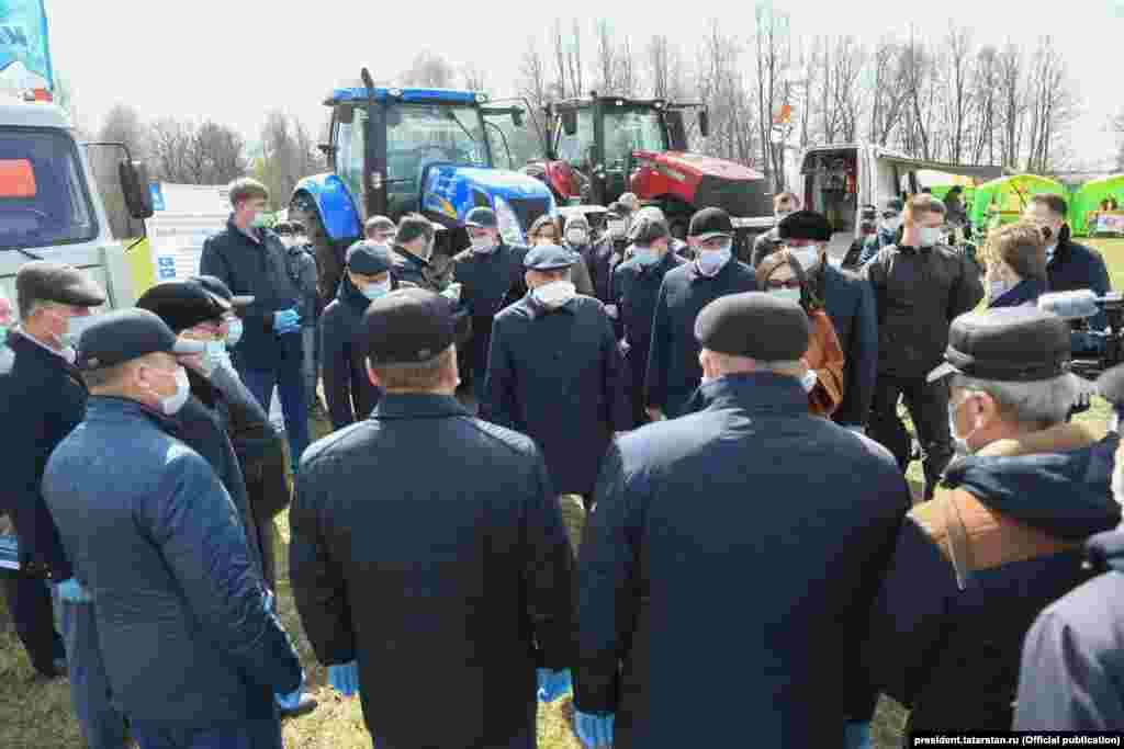 На этом кадре можно с лёгкостью насчитать больше 30 человек. 