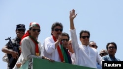 عمران خان پر حکومت غږ وکړ چې اسمبلۍ دې ماتې کړي او د انتخاباتو نېټه دې اعلان کړي - د مې ۲۵مې انځور.