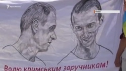 В Киеве прошел пикет в поддержку Сенцова и Кольченко (видео) В Киеве прошел пикет в поддержку Сенцова и Кольченко (видео)