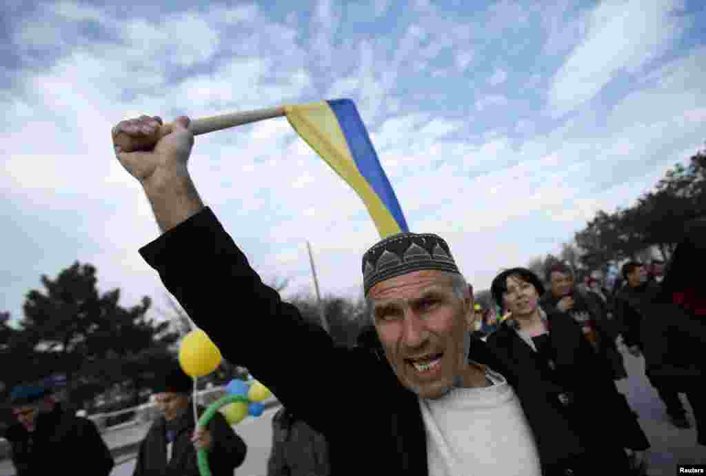 Участник украинского митинга в Бахчисарае 14 марта 