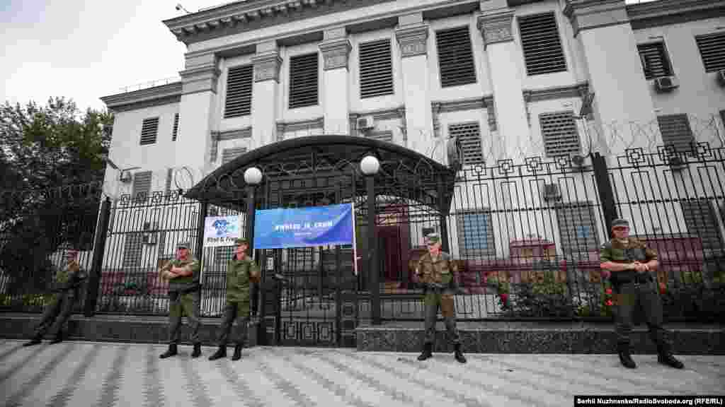 Но «праздник не был радостным, поскольку уже два года родные и близкие Эрвина не знают, где он»