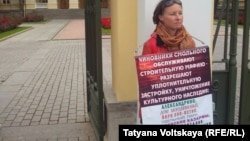 Акция перед Смольным