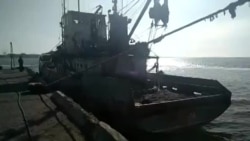 Українські прикордонники затримали судно-порушник під прапором Росії Українські прикордонники затримали судно-порушник під прапором Росії