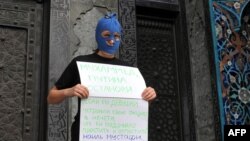 Одна из многочисленных акций в поддержку Pussy Riot