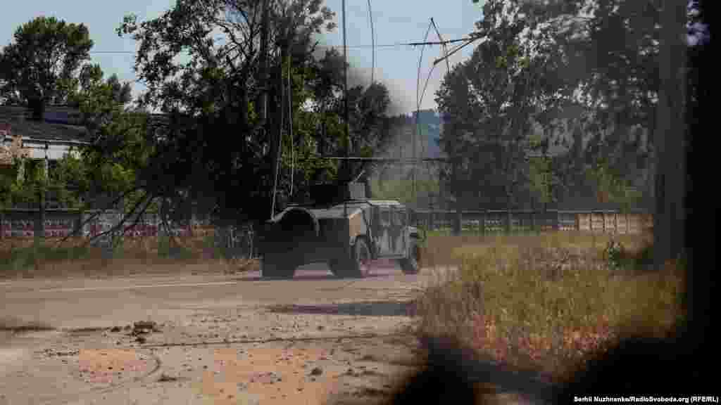 Військовий  автомобіль Гамві української армії ( Humvee) на вулицях Сєвєродонецька