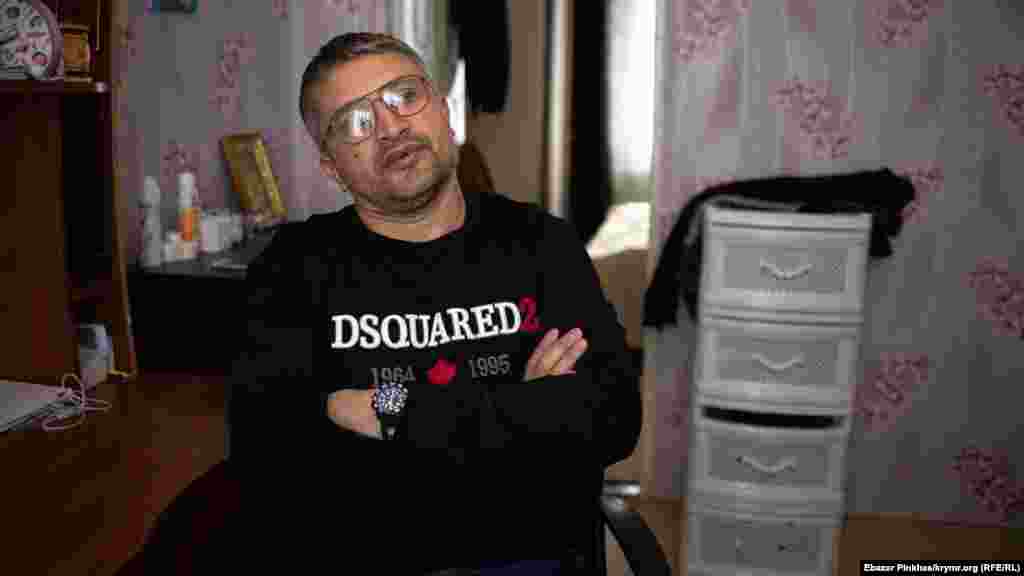 Мемедемінов був одним з перших, хто почав знімати на телефон затримання, обшуки і суди над кримськими татарами на анексованому півострові. Він взяв на себе обов'язки з координації всієї медіадіяльності «Кримської солідарності». І засудили його саме за це – переконані правозахисники. Велике інтерв'ю Нарімана Мемедемінова можна переглянути за посиланням  