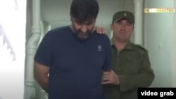 Азизулло Абдуллоевро дар телевизион бо дастони баста намоиш доданд ва маълум нест, эътирофи ӯ дар ин барнома таҳти кадом шароит сурат гирифтааст.