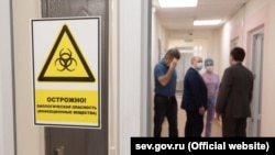 За минувшие сутки от коронавирусной инфекции в Севастополе умерли три человека, иллюстрационное архивное фото