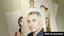 Акси Манучеҳр Холиқназаров ва хонаводаашро дар маросими тақдими ҷоиза намоиш доданд.