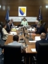 Političari i građani podijeljeni zbog prijevremenih izbora u Republici Srpskoj Političari i građani podijeljeni zbog prijevremenih izbora u Republici Srpskoj