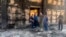 Глава Дагестана Сергей Меликов осматривает сожженную синагогу после теракта