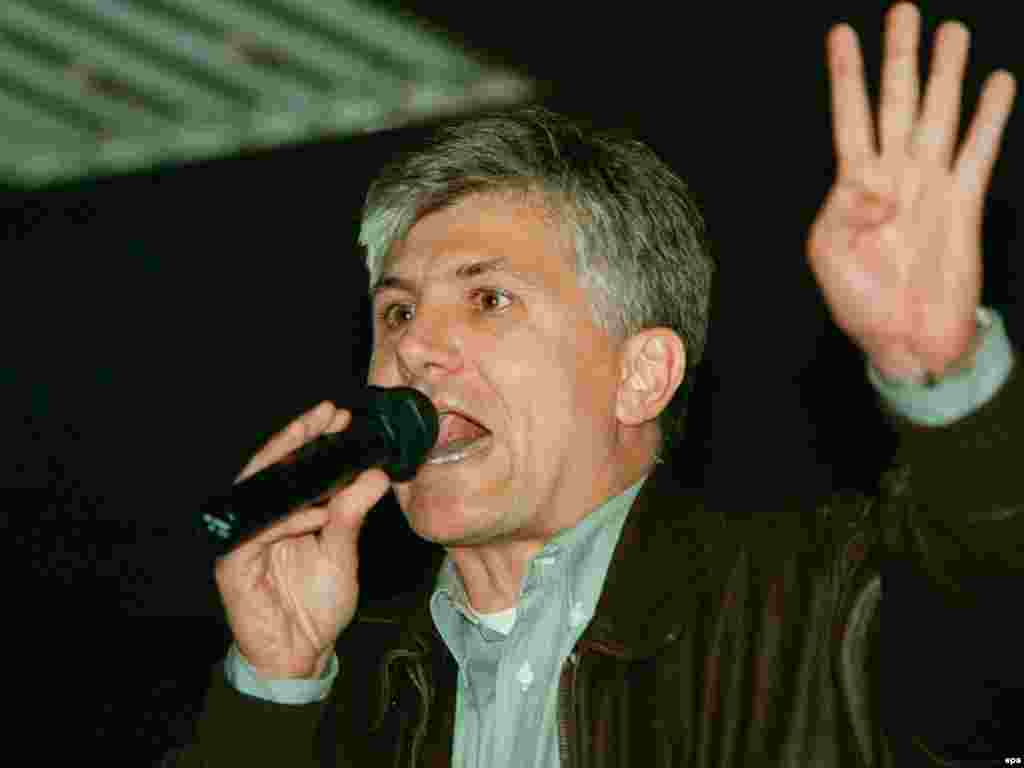 20 сентября 1997 года. В ходе демонстрации протеста в Белграде Джинджич призывает к бойкоту президентских и парламентских выборов. 