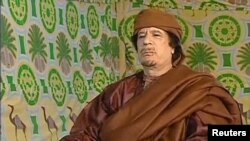 Muammar Qaddafi was shown meeting tribal leaders at a Tripoli hotel.
