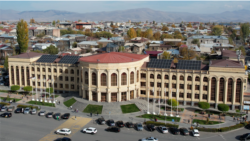 Գյումրիի համայնքապետարանից ձերբակալված կանանցից մեկը ՔՊ-ական պատգամավորի զոքանչն է Գյումրիի համայնքապետարանից ձերբակալված կանանցից մեկը ՔՊ-ական պատգամավորի զոքանչն է