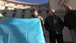 Крымские татары ждут реакцию МИД на обыски в Крыму (видео) Крымские татары ждут реакцию МИД на обыски в Крыму (видео)