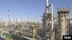 Нефтеперерабатывающий завод в городе Кириши