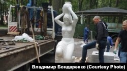 Копия скульптуры "Несущая воду"