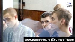 Обвиняемые Илья Шакурский, Андрей Чернов и Дмитрий Пчелинцев