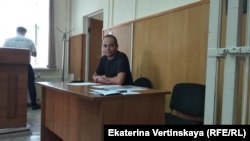 Гражданский активист Захар Сарапулов на заседании суда