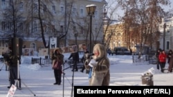 Марина Рихванова на митинге в защиту озера Байкал в январе 2013 года