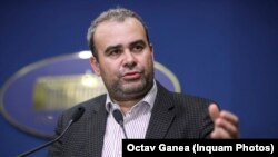 Darius Vâlcov, fost ministru, consilier al fostului premier PSD Viorica Dăncilă și fost primar al Slatinei are de executat în țară o pedeapsă de șase ani de închisoare.