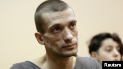 На снимке: Пётр Павленский