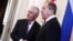 Госсекретарь США Рекс Тиллерсон (слева) перед началом переговоров с министром иностранных дел России Сергеем Лавровым