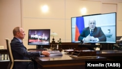 Владимир Путин в Ново-Огарево проводит совещание в формате видеоконференции с Михаилом Мишустиным