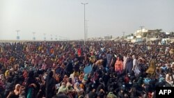 بلوڅانو د جولای پر ۲۸مه په ګوادر کې تر جلسې وروسته پرلت وهلی وهلی وو.