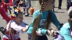Севастополь: в вышиванке и на роликах (видео) Севастополь: в вышиванке и на роликах (видео)