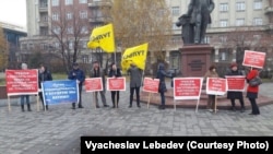 Обманутые дольщики протестуют в центре Новосибирска