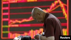 После роста за год на 160% рынок акций Китая за месяц просел почти на треть
