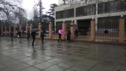 Олега Зубкова пришли поддержать под зданием суда больше ста человек (видео) Олега Зубкова пришли поддержать под зданием суда больше ста человек (видео)