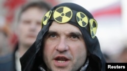 Демонстрация оппозиции в Минске, в том числе против строительства АЭС, накануне годовщины Чернобыльской аварии. 25 апреля 2013 года