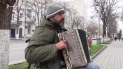 Украинская песня на улицах Севастополя (видео) Украинская песня на улицах Севастополя (видео)
