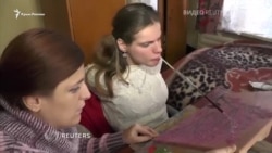Жизнь с кисточкой в зубах. Особое искусство крымчанки с ДЦП (видео) Жизнь с кисточкой в зубах. Особое искусство крымчанки с ДЦП (видео)