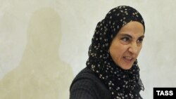 Буго баян 25 апрелалда Америкаялъул Цолъарал Штатазул нухмалъиялъ буюрухъ кьун бугин Царнаевазул эбел Зубейдат туснахъ гьайизе.