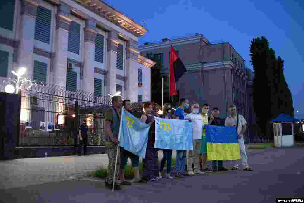 В Киеве активисты организовали акцию «День России – день оккупанта» с призывом прекратить аннексию Крыма