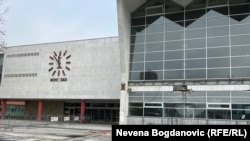 Kampanja protiv tužioca Mladena Nenadića dolazi u momentu kada Tužilaštvo za organizovani kriminal, na čijem je čelu, preuzima optužnicu u jednom od slučajeva pokrenutih nakon pogibije 16 ljudi u padu nadstrešnice Železničke stanice u Novom Sadu.
