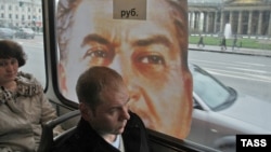 Портрет Сталина на городском автобусе, Санкт-Петербург, 2010 год