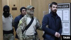Захваченные ФСБ украинские моряки в суде Москвы, январь 2019 год