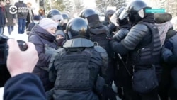 Жестокие задержания на массовых акциях за Навального (видео) Жестокие задержания на массовых акциях за Навального (видео)
