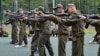 Дети во время летней военно-патриотической смены "Время юных героев" в детском лагере "Чайка", Татарстан, 2025 год.