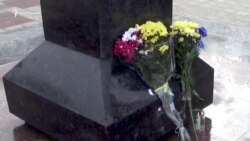 Крымчане возложили цветы к памятнику Тарасу Шевченко (видео) Крымчане возложили цветы к памятнику Тарасу Шевченко (видео)