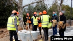 Студенческие отряды участвуют в реконструкции парка Победы, Севастополь